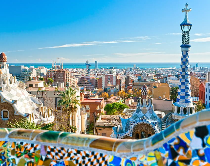 Arquitectura y paisaje urbano de Barcelona, destacando la relevancia de los dominios .barcelona